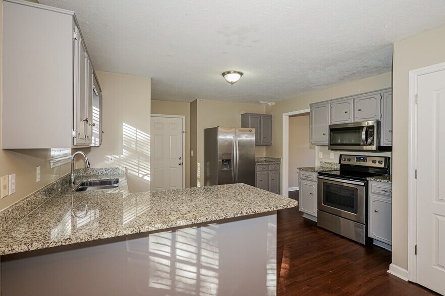 Building Photo - 642 Knollwood Dr