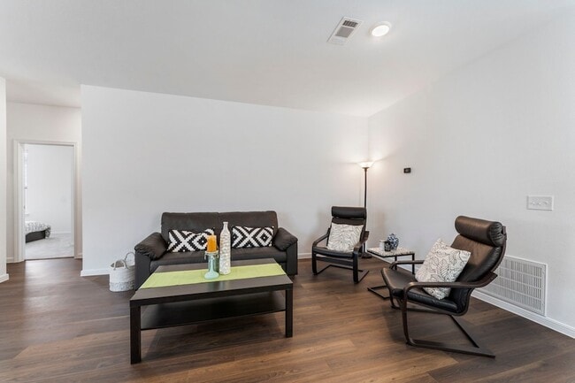 Building Photo - 14483 Cedar Ledge Ln