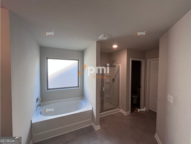 Building Photo - 2612 Lovejoy Crossing Dr