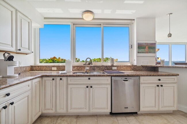 Building Photo - 2565 S Ocean Blvd
