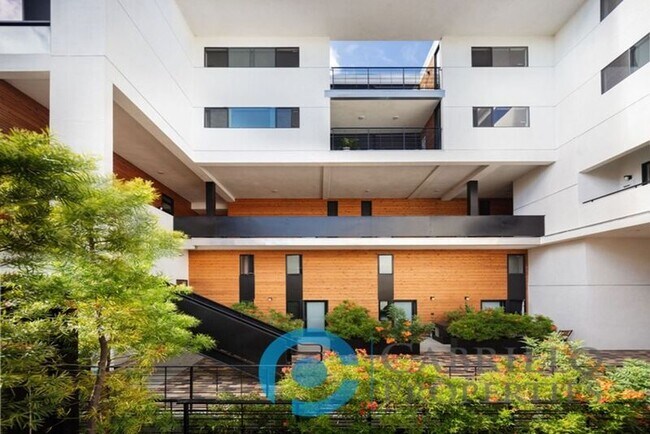 Building Photo - 2870 Fourth Avenue