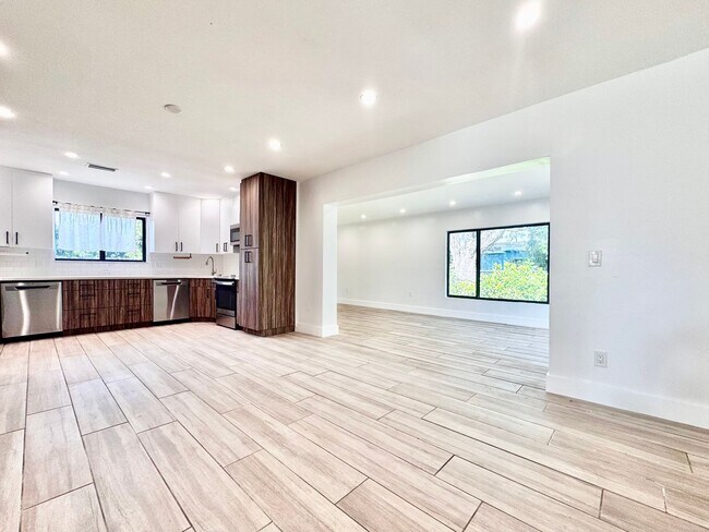 Building Photo - 4 Bedroom Plus In Laws Suite