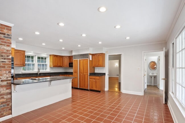 Building Photo - 7732 Canal Ct