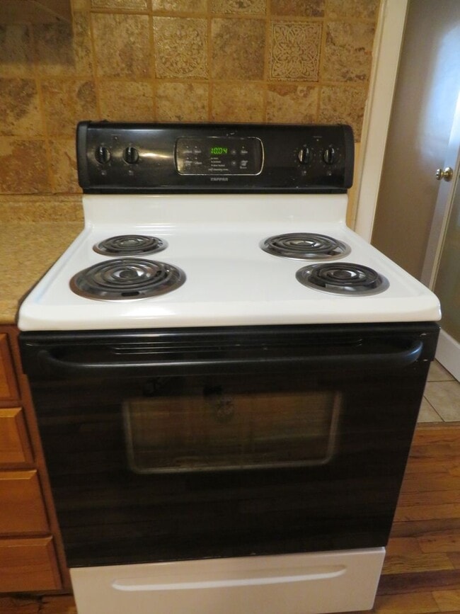 Building Photo - 4 Bedrooms, 1.5 bath Home For Rent with Al...