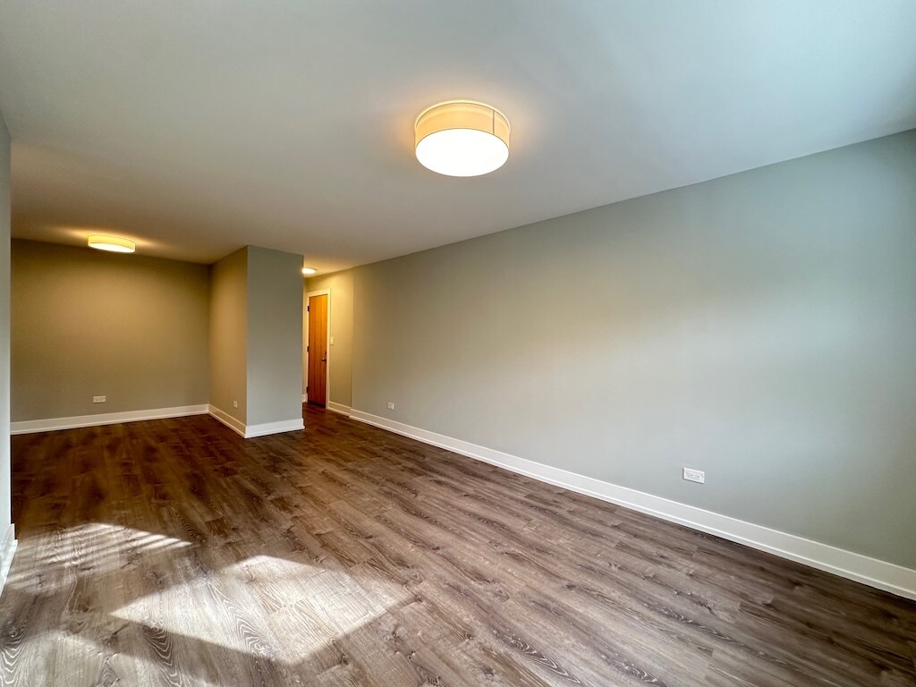 Building Photo - 448 W Barry