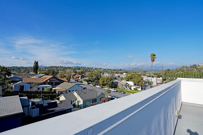 Building Photo - 3282 N Canary Way