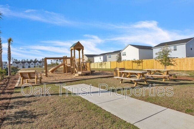 Building Photo - 726 Ridgley Dr