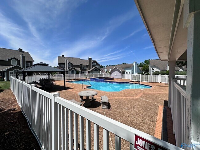 Building Photo - 200 Millstone Ln