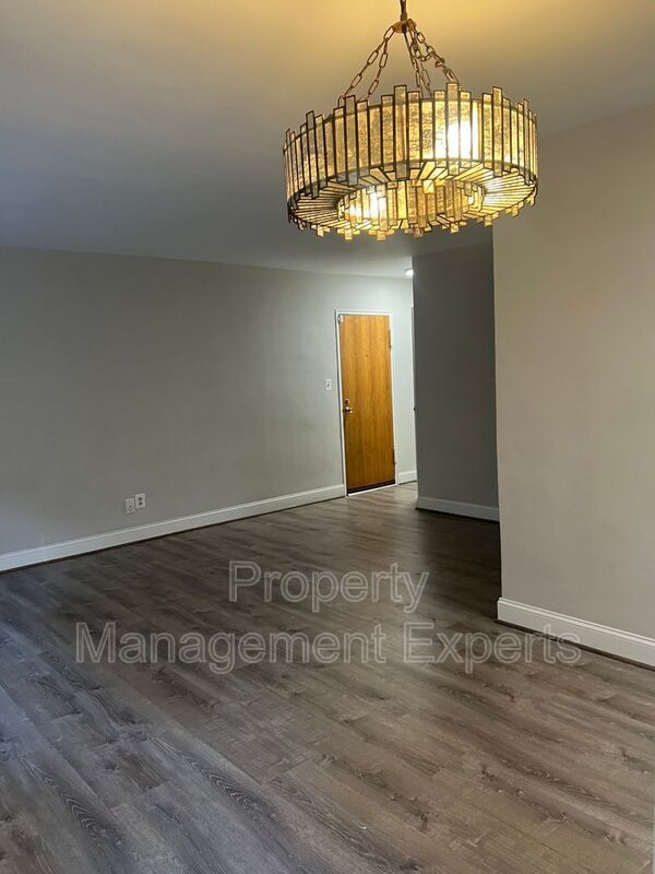 Building Photo - 1322 Fort Myer Dr