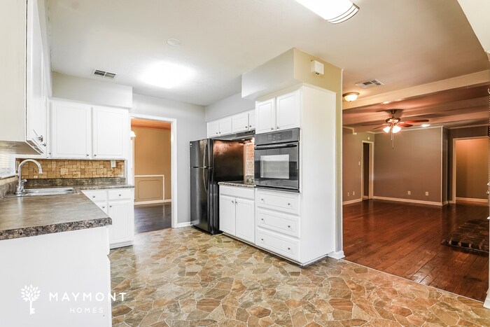 Building Photo - 3352 Ridgefield Dr