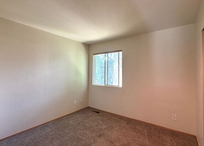 Building Photo - 12726 Plateau Cir NW