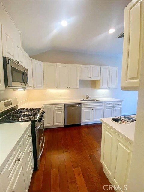 Building Photo - 2980 Hyde Park Cir