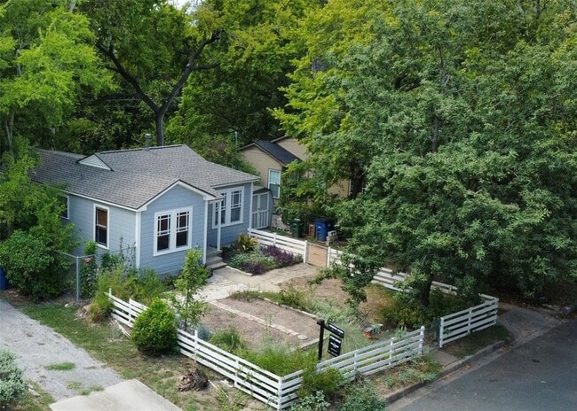 Building Photo - 2108 Rountree Dr