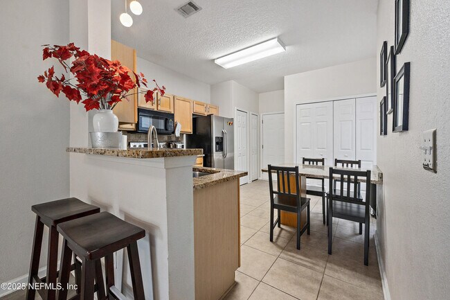 Building Photo - 677 Scrub Jay Dr