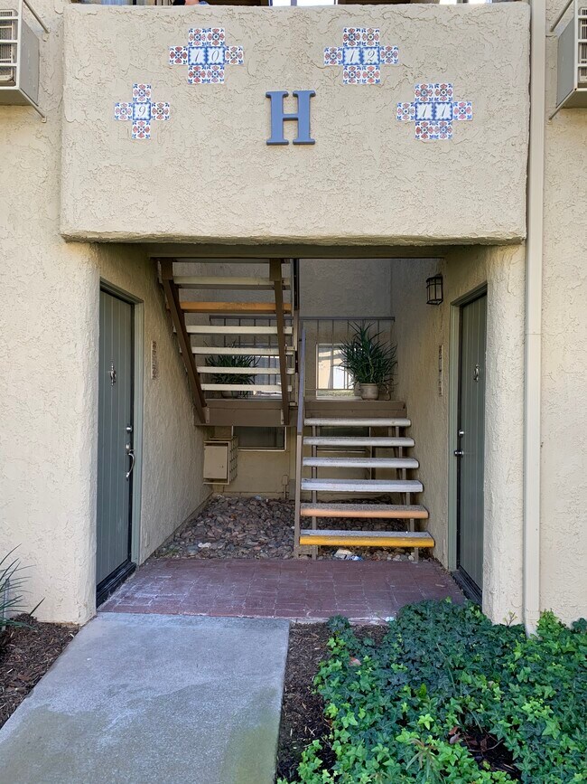 Building Photo - 1345 Cabrillo Park Dr