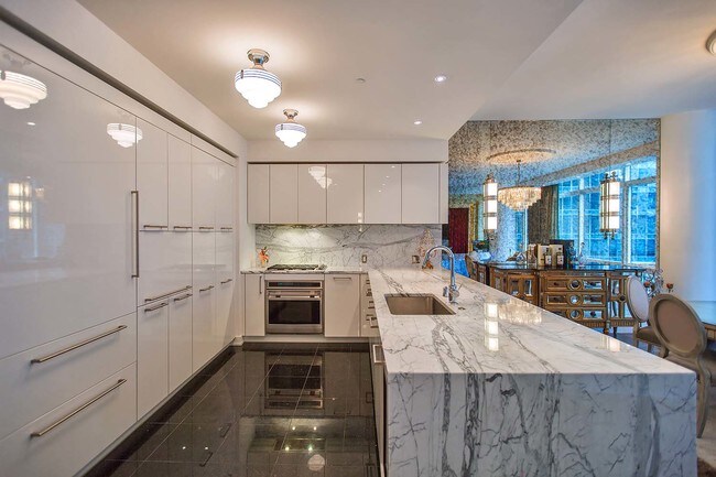 Building Photo - Fully Furnished Art Deco-Style Condo