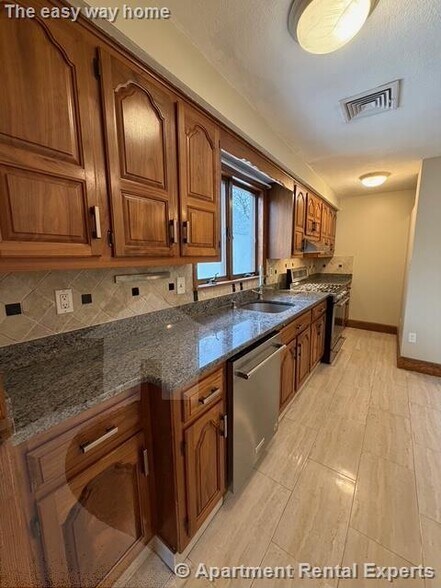 Building Photo - 33 Lafayette St