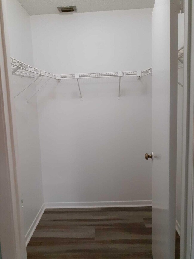 Building Photo - 4648 Summit Blvd