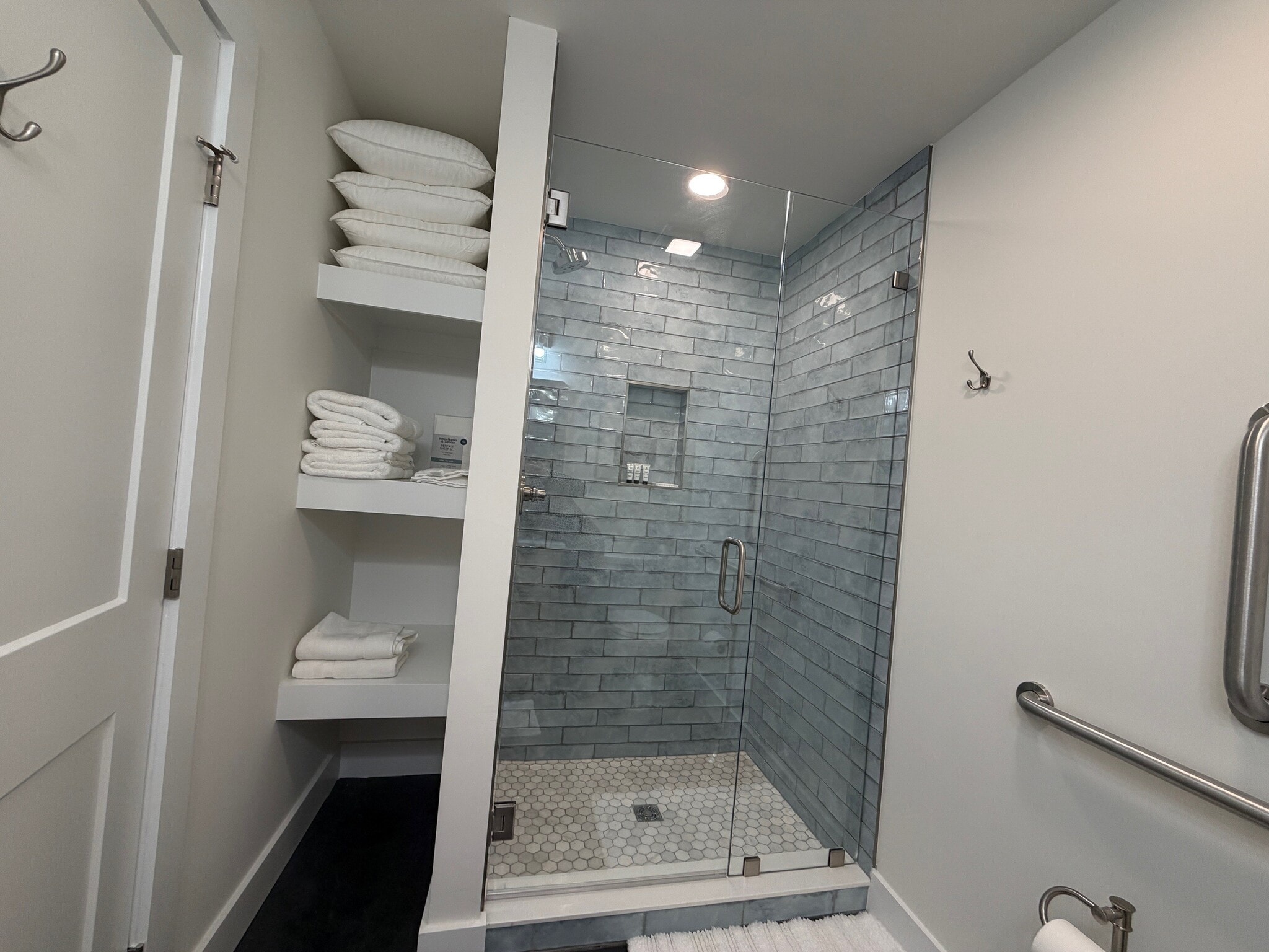 Building Photo - 804 N Moravian St