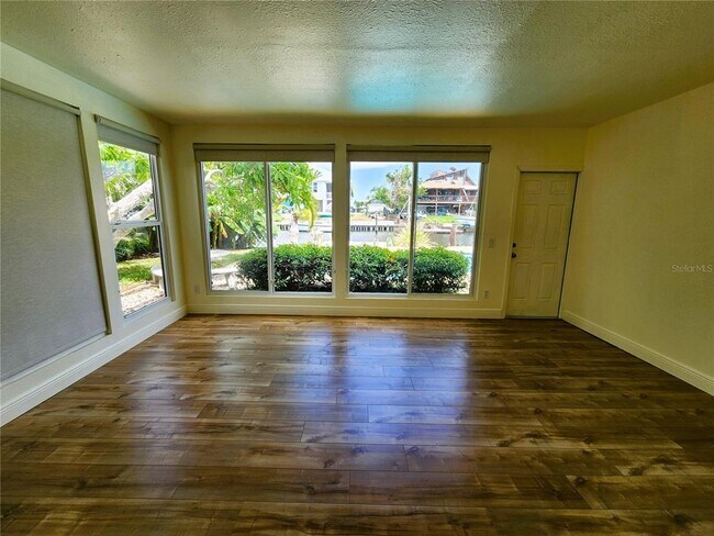 Building Photo - 3790 Beach Dr SE