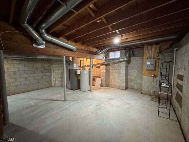 Building Photo - 3811 Bloomingdale Dr