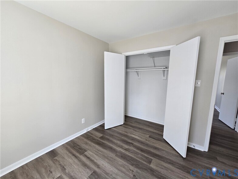 Building Photo - 1600 Porters Mill Terrace