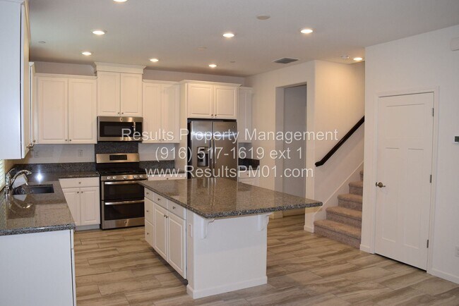 Building Photo - 3 br, 2.5 bath House - 4056 Montcalm Pl
