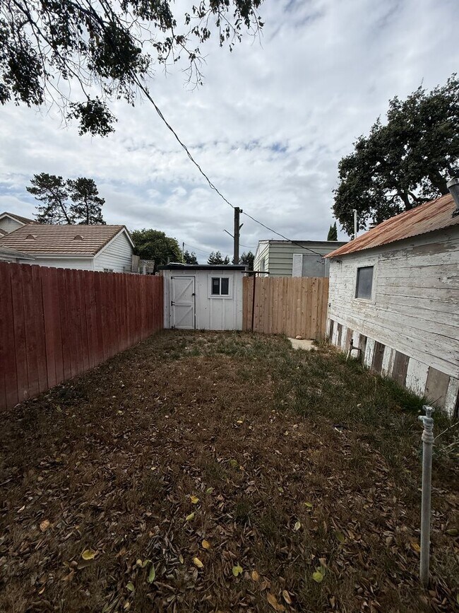 Building Photo - W20500