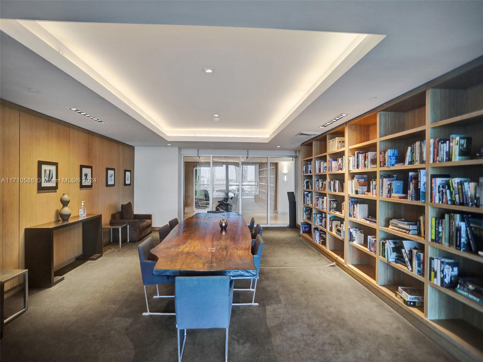 Building Photo - 900 Biscayne
