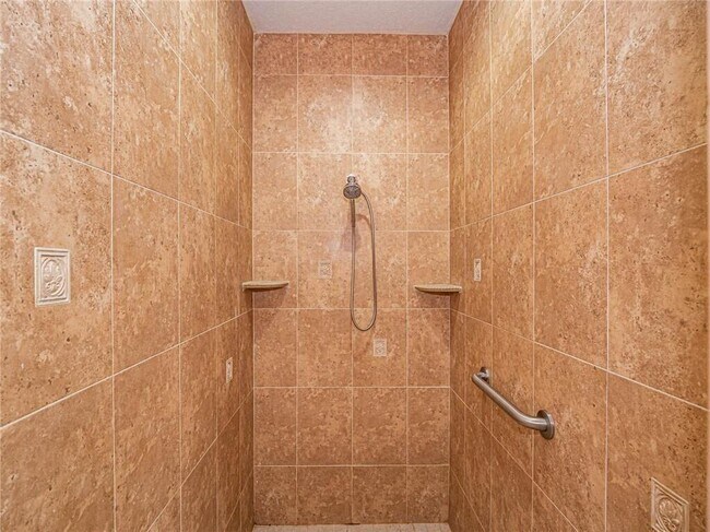 Building Photo - 5836 Pine Ridge Cir