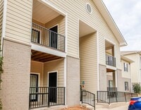 Building Photo - 3BD/3BA For Rent In Bluffs East