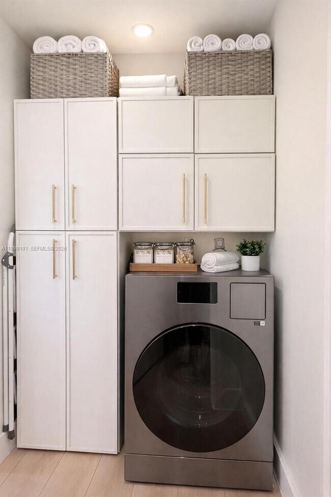 Building Photo - 769 Banks Rd