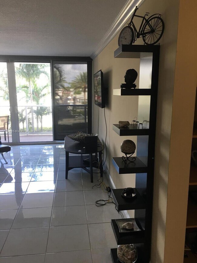 Building Photo - 3140 S Ocean Dr