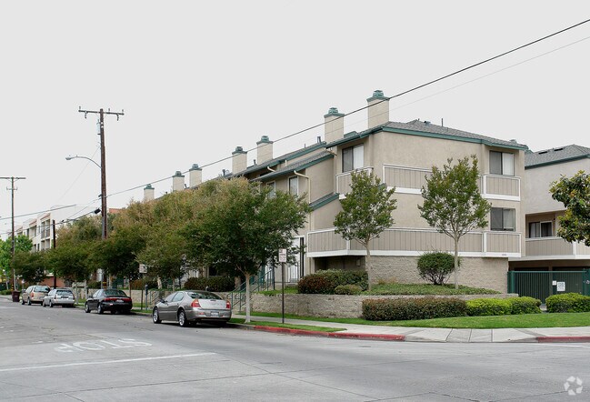 Primary Photo - 1000 Parton St