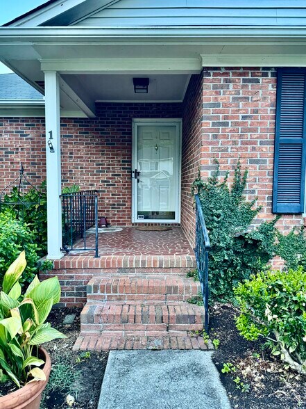 Building Photo - 1 Hillington Pl