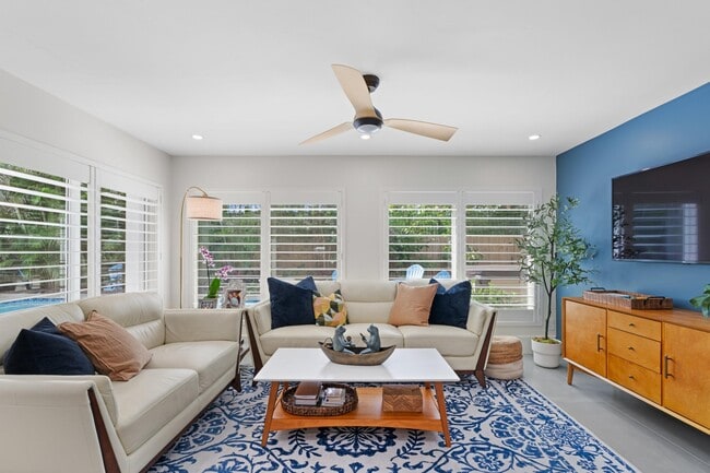 Building Photo - 450 NE 5th Cir