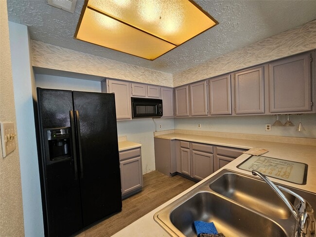 Building Photo - 8319 Wind Veil Dr