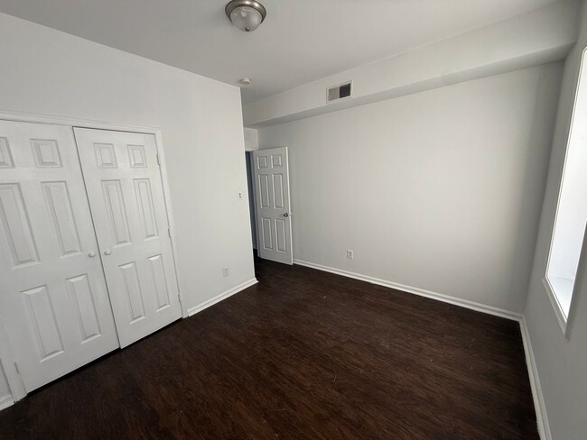 Building Photo - Freshly updated 2-bedroom unit, $1,450.00, Southbridge neighborhood, Wilmington