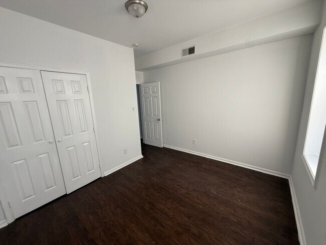 Building Photo - Freshly updated 2-bedroom unit, $1,500.00, Southbridge neighborhood, Wilmington