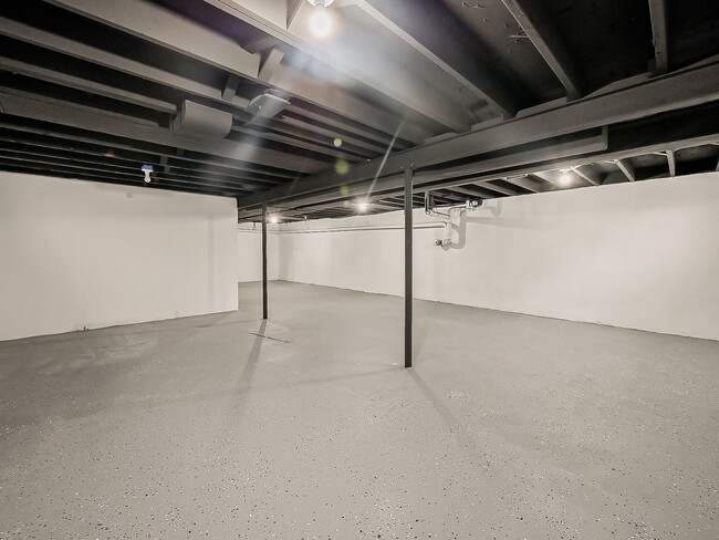 Building Photo - AVAILABLE NOW! Charming 3-Bed Home with Spacious Yard in Van Buren Township