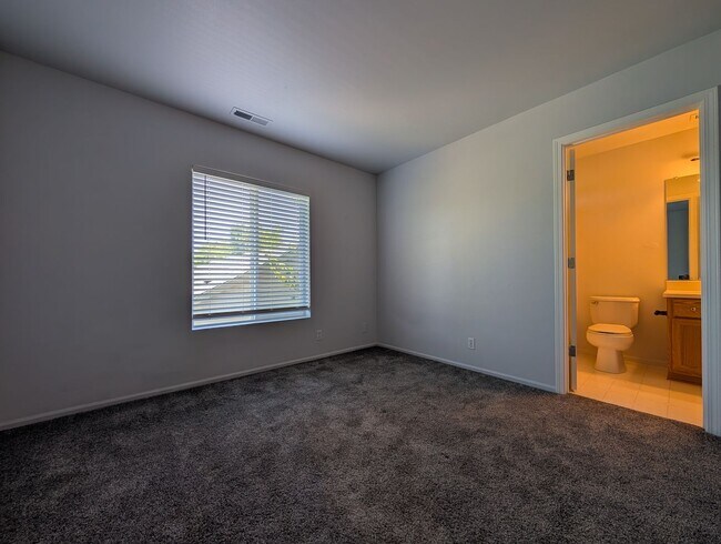 Building Photo - Beautiful 3-Bedroom, 2-Bath Home In The Barger Area of Eugene