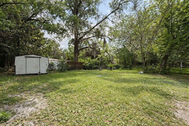 Building Photo - Fully Renovated 2BR with Large Backyard