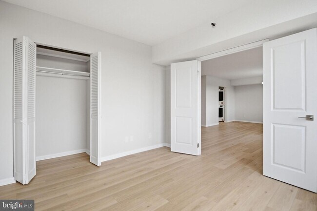 Building Photo - 3713 S George Mason Dr