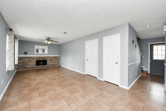 Building Photo - 11318 Willow Field Dr