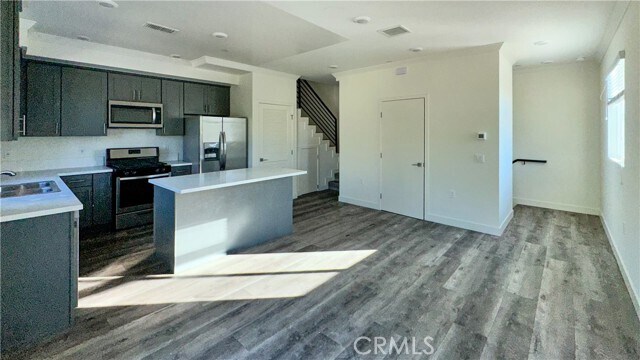 Building Photo - 14019 Vanowen St