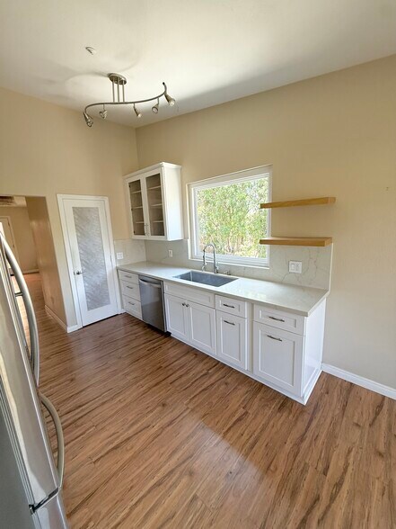 Building Photo - 709 Bozanich Cir