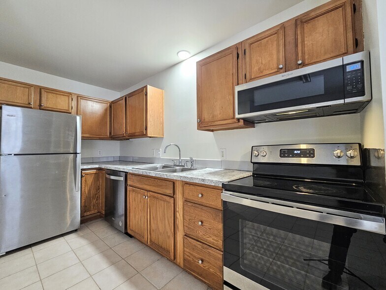 Building Photo - 104 Bradford Dr