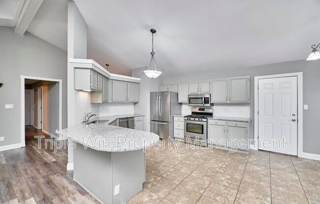 Building Photo - 121 Walnut Hill Dr