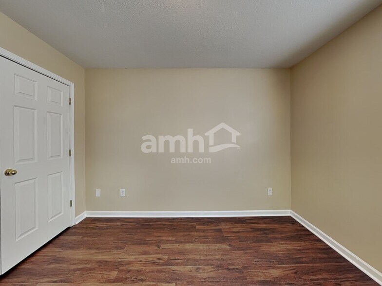 Building Photo - 17 Dillingham Ct