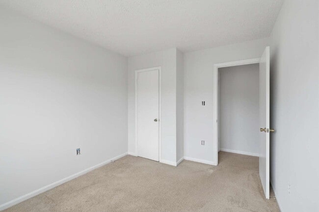 Building Photo - Beautifully Refreshed 3BR Townhome with Private Fenced Backyard in Brandy Station